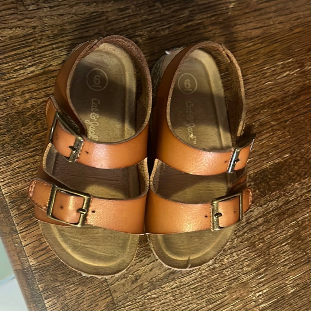Sandals. Excellent condition